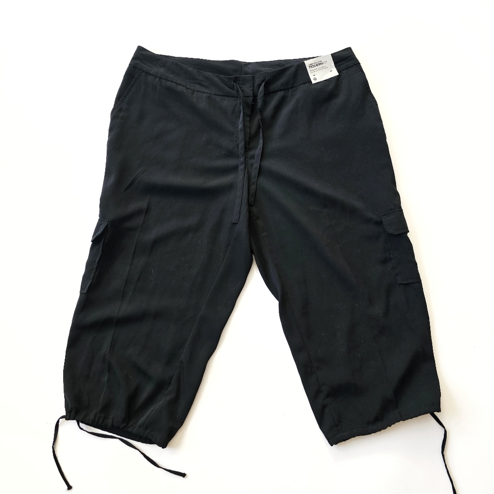 🖤 Avenue Women’s Black Cargo Capri Pants — NWT — Size 16